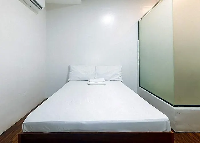 Gren Place Near Baclaran Airport Road By Reddoorz Hotel *